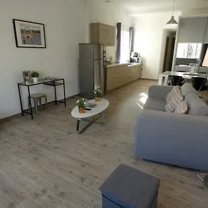 https://arles-forum-les-penitents-bleus.fr-provencehotel.com